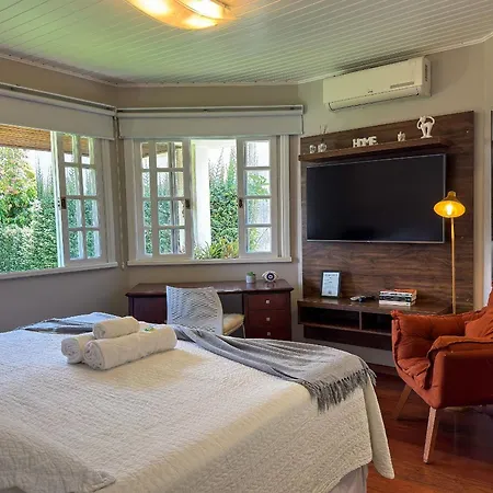 Refúgio Boutique | Cama King + A/C | Barigui-2
